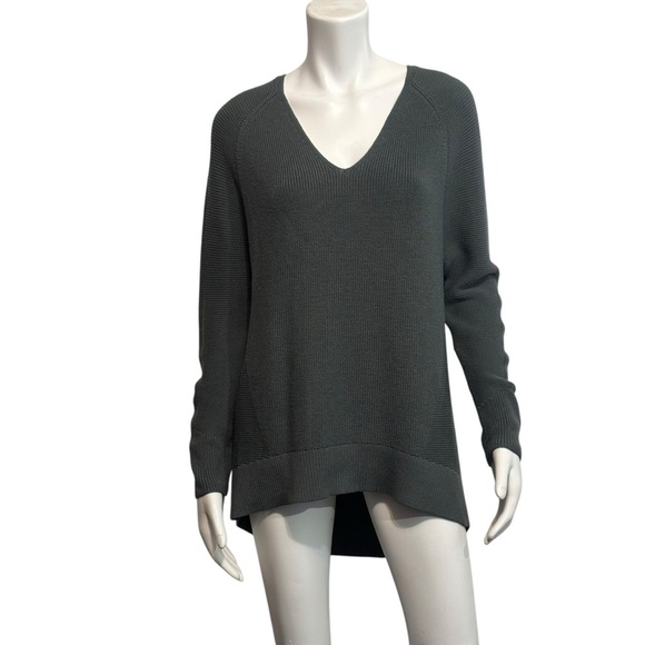 Athleta Hanover V-Neck Sweater Merino wool Blend oversized knit Sz M - Picture 4 of 8